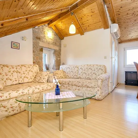 Stone House Apartmán *